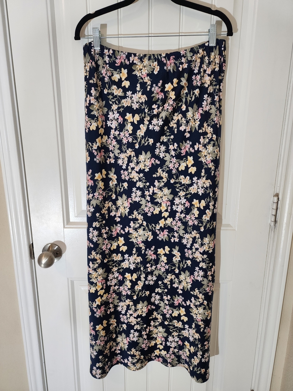 NWT WAYF Floral Print Maxi Skirt Navy Allover Tie Waist Flowy Size M - Picture 3 of 7